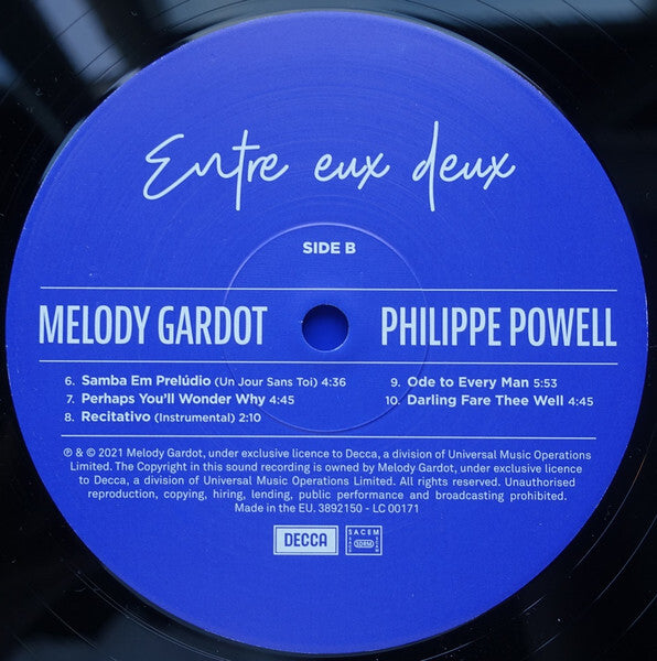 Close-up of blue vinyl record label for 'Entre eux deux' by Melody Gardot and Philippe Powell, Side B.